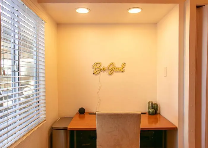 Cozy Townhouse In Uptown! * Phoenix