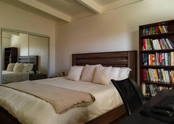 Cozy Townhouse In Uptown! * Phoenix